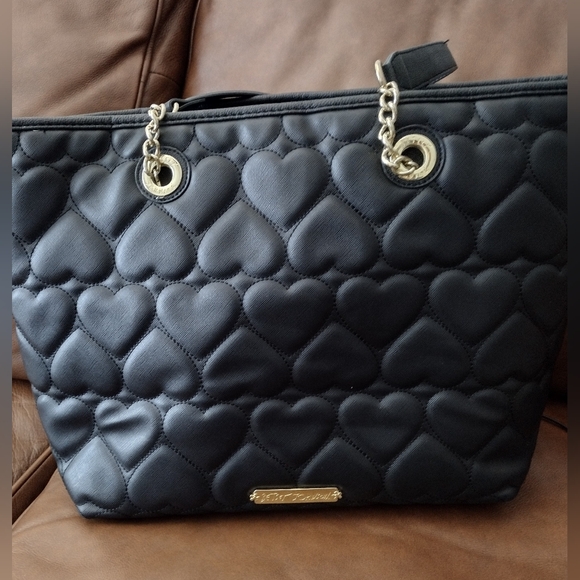 Betsy Johnson Large White and Black Heart Quilted Tote Bag - Picture 3 of 6